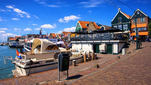 Exploring Volendam’s classic fishing village