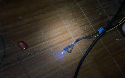 从220V电路中提取 5V直流电压点亮LED