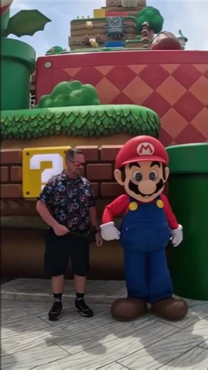 SUPER MARIO AT SUPER NINTENDO WORLD