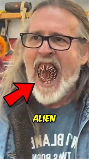 This Man has an Alien Mouth 😱👽 #halloween #scary #creepy