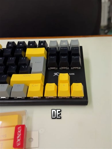 ⌨️🔥 Te presentamos este increíble teclado de Xtrike-Me, pensado para gamers que buscan rendimiento y estilo. Y atención 👀: con su compra te llevás de regalo un set de keycaps, ideales para personalizarlo como quieras y hacerlo único. Rendimiento, diseño y personalización en un solo combo, disponible en Serial Center!!!. . ¡Servicio y garantía de primer nivel! Consulta directamente con nuestros asesores a través del WhatsApp: 0994 517 452. Visita nuestra web www.serialcenter.com.py para enterar