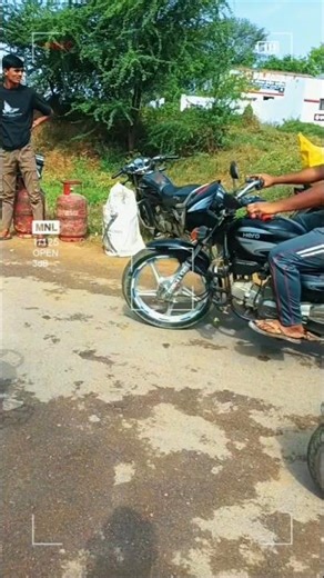 गैस न मिलने पर मच्छी भारी भीड़ #post #automobile #ekmotahathighumechala #lifeisbutadream#start#video