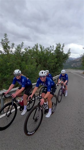 Æfingabúðir HRÍ dagur 7 - Smá kynning á stelpunum! Gerði mitt besta í sound engineering, ekki mín sterkasta hlið, biðst forláts. #hjólatiktok #fyrirþig #íslenskt #gellurstyðjagellur #CapCut