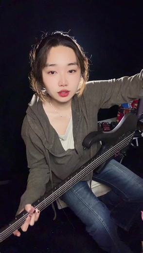 【04-17 23点】PinkBass直播录播切片《这个吉他怎么没有声音？！》