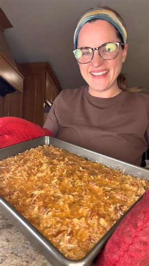 Sarah marie on Instagram: "My grandma’s oatmeal cake! A recipe she would make during the holidays and winter months! Ingredients for the cake: 1 cup quick Quaker Oats 1 & 1/2 cups boiling water 1/2 cup unsalted butter 1 cup packed dark brown sugar 1 cup granulated sugar 2 large eggs 1 & 1/2 cups all purpose flour 1 tsp cinnamon 1 tsp baking soda 1/2 tsp salt 1/2 tsp vanilla extract or vanilla bean paste For the topping: 1/2 cup unsalted butter 1/2 cup packed dark brown sugar 1/2 cup heavy cream