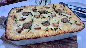 Jamie Oliver's sausage and mash pie