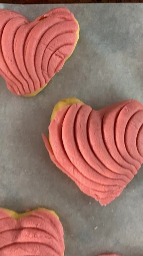 6.1K views · 200 reactions | The best vegan concha recipe, tender enriched yeast rolls topped with a crunchy cookie topping. Try this iconic pan dulce! #veganmexicanfood | Dora's Table Vegan Mexican Recipes | Facebook