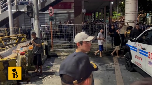 WATCH: Manila Mayor Isko Moreno arrives to inspect Mendiola, the main site of violent clashes between rioters and police in today’s #CancelCorruptionNow protests. | via Paolo Barcelon, bnc.ph | Bilyonaryo News Channel