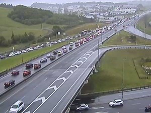 2K views · 22 reactions | Traffic around Auckland has been fairly...