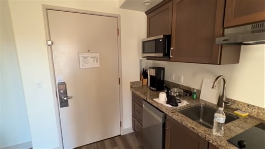 “Memory of Sedona at Bell Rock inn” This was my third time in Sedona, and this hotel was hands down the best. A room that normally goes for $300-$400 in peak season was only $85 a night (tax included!) since it’s January. I ended up staying in an absolutely incredible room for an unbelievable price. Off-season travel is the way to go‼️✨✨✨ I ❤️ Sedona #loveiphonecamera #hideoutbass | Hide Tanaka