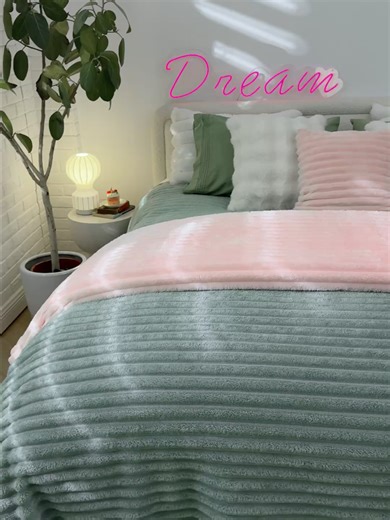 Jade Green Wide-Rib Cozy Blanket for Ultimate Comfort