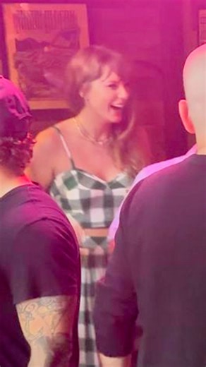 2.3M views · 13K reactions | Taylor Swift stopped by Jason Aldean’s Bar in Nashville with her boyfriend Travis Kelce tonight ahead of tomorrow’s TEU Tight Ends & Friends in Nashville! #TaylorSwift #TravisKelce #Tayvis #Nashville #Swift #Kelce #JasonAldean | Music Mayhem | Facebook