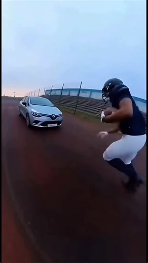 🏈💥 POV : les pare-brises des concurrents vs ceux de Clear Glass 👉 Chez les autres : trottinettes, spas, consoles… 🎁 Mais derrière les cadeaux, il y a souvent : ❌ De la surfacturation à ton assurance ❌ Du vitrage bas de gamme importé ❌ Et au final… un pare-brise fragile 💀 👉 Chez Clear Glass, c’est simple, transparent et français 🇫🇷 ✅ Vitrages 100 % français ✅ Aucune surfacturation à ton assurance ✅ Pose professionnelle à domicile et malgré tout… 💸 Franchise offerte 100€ offerts le jour d