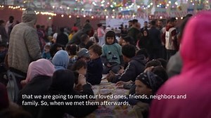 Hundreds gather for Iftar in Gaza City between rubble and destroyed homes