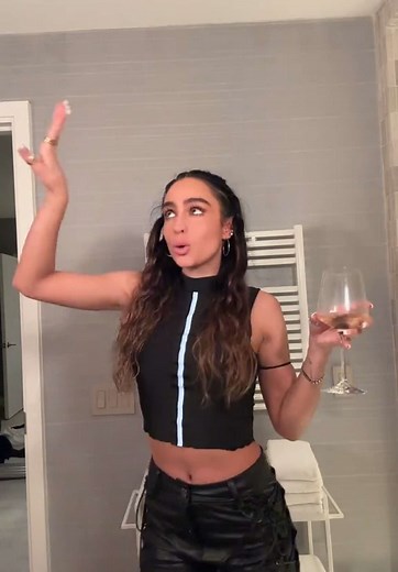 Sommer Ray (@sommerray)’s videos with headlock x jinx from arcane - ZOMBIE