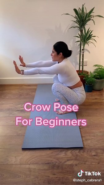 Beginner's Guide to Crow Pose (Bakasana) in Yoga