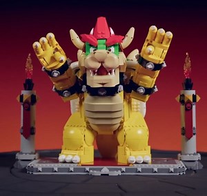 【LEGO®最巨型庫巴將於10月統治Super Mario™世界🌎】 平時畀Mario打到落花流水嘅庫巴決定嚟個大復仇🌟變身成高達32cm嘅71411 The Mighty Bowser™，為LEGO® Super Mario™系列嘅冒險跑道增添難度及刺激感⏫ 模型除咗用最新推出嘅LEGO®配件高度還原庫巴造型及動態，仲配備戰鬥平台及POW方塊畀你連接各款LEGO® Super Mario™入門競賽跑道，展開一系列驚險戰鬥💥 - 71411 The Mighty Bowser™將於10月登場💫即上YouTube 觀看完整片段👉🏻https://www.youtube.com/watch?v=_UKbllLOr44 #SuperMario #Nintendo #LEGOHK | LEGO