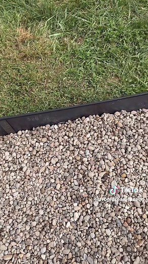 Need some quality, easy to install landscape edging? Check oit this metal edging system from @edgeright. #gardendesign #landscapedesign #landscapeedging #gardenideas #gardeninspiration #edgeright