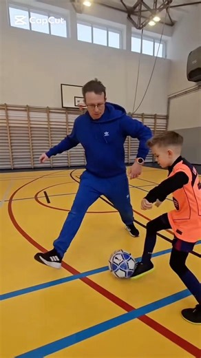 New nutmeg football skills for children 🤩😎 #football #skills #shorts #crrahul