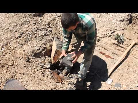 How to split rocks for fossils