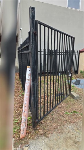 🔩 Metal gate repair🚗 Gate was damaged by a vehicle⚙️ Straightened the frame and vertical bars🔥