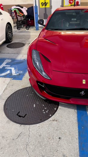 Exploring the Ferrari 812 Superfast: A Supercar Delight