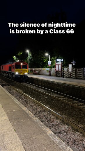 DB Class 66 disturbs the silence at Edale station | Down The Line Rail