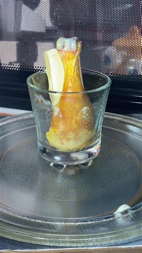 What happens when you cook a chicken leg covered in butter… inside a microwave filmed from the inside? 👀🍗 This was a little kitchen experiment, and the bubbling butter made it even more interesting to watch. Just a chicken leg, some butter, and a close-up view of the whole process. 🔥🎥 Be honest… would you watch more experiments filmed from inside the microwave, or is there something else you’d rather see? 👇 #MicrowaveExperiment #ASMR #FoodExperiments #OddlySatisfying #CookingExperiments
