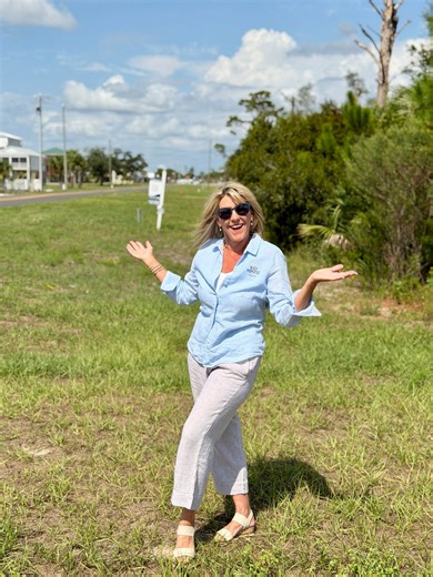 🌴 Build Your Beach Dream—Just One Block from the Gulf! 🌊 Three amazing St. Joe Beach lots are ready for your vision! Whether you’re dreaming of a coastal getaway, investment property, or full-time home, these parcels are perfectly positioned between historic Port St. Joe and Mexico Beach. Golf cart to restaurants, catch sunset waves, and enjoy miles of pet-friendly shoreline. 🏡 Lot 12 Gulf St — $185,000 | 0.26 acres 🛣️ Level & build-ready, just steps from the beach. No HOA, no restrictions! 