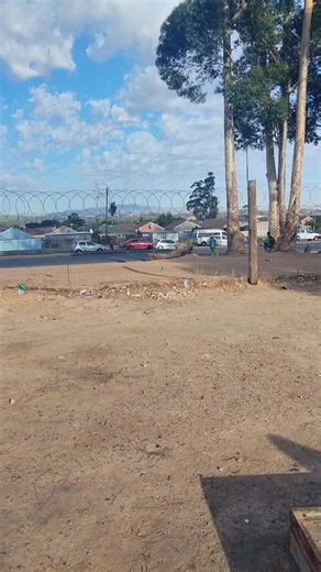 @Clinton Ontong 🔥 Ek vang jou veoggend en ek roop jou, ma die man kyk net stryt of idel die B20 an so hart. 😍😂❤️🎌 But much love brother. 😍🎌 #stryt vani paarl. 😍🎌 #tec op jou bek🎌🎌🔥