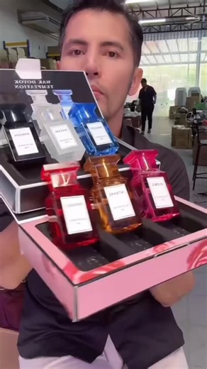 “Sekali spray… bau dia terus buat orang pandang balik 👀✨” . Ramai sebenarnya pakai perfume asal ada je. Tak kisah pun bau cepat hilang, tak match dengan mood, atau bau sama macam orang lain. . Ada yang dah tukar macam-macam perfume, tapi tetap rasa tak ‘kena’ dengan diri sendiri. Sebab tu ramai yang pilih Lux Perfume D’Herbs sebab sekali cuba, terus rasa beza dia. Bukan sekadar wangi — tapi bau yang buat orang lebih yakin bila berjalan, bercakap & bergaul. KENAPA RAMAI SUKA LUX PERFUME D’HERBS 