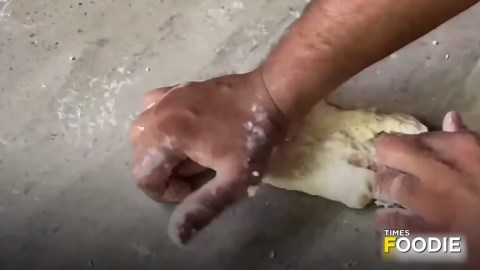 Iconic Indian Bread Recipes | Garlic Lachcha Paratha, Naan & Kulcha | Times Foodie