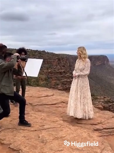 A Lion Appears During a Photoshoot at the Grand Canyon — Woman Shocked as It Emerges From Behind the Cliff 😱🦁🔥 During a stunning photoshoot at the Grand Canyon, a woman posed gracefully near the edge — the wind blowing through her hair, cameras clicking non-stop. Everything was calm… until the moment that stunned the entire crew. From behind the towering red cliffs, a massive lion slowly stepped into view, its golden mane glowing under the Arizona sun. The crew froze. The woman turned around 