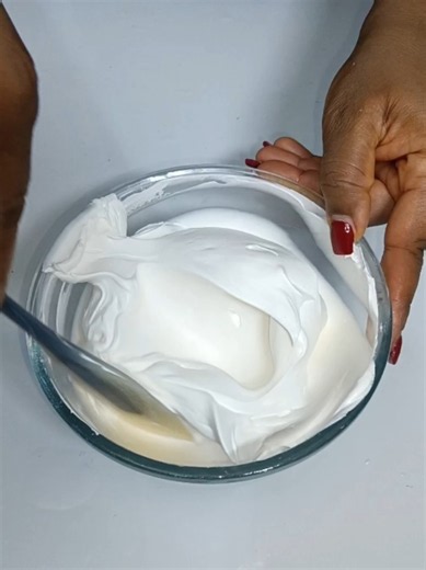 Stable Whipped Cream Recipe: Stays Fresh for Hours