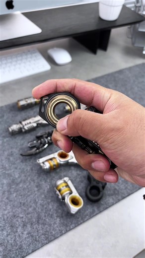 Man’s titanium alloy fidgets toy!