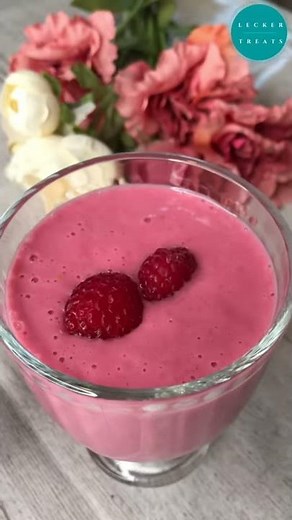 Refreshing Raspberry & Banana Smoothie #Shorts