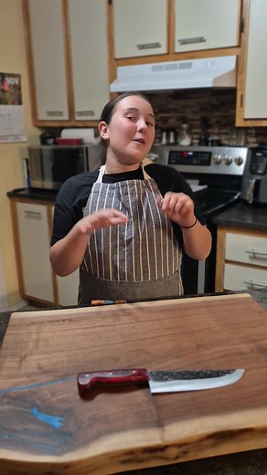 Salut la gang , je reçois aujourd'hui 2 nouveaux couteaux de Olivier coutellier forgeron !!!!! 2 magnifiques couteaux fait à la main par un artisan du Québec !! Couteaux de qualité et personnalisé allez lui parler !!!! Alex De Humble Artisan #couteauartisanal #couteaudecuisine #couteau #artisan | Émilie Passion Cuisine