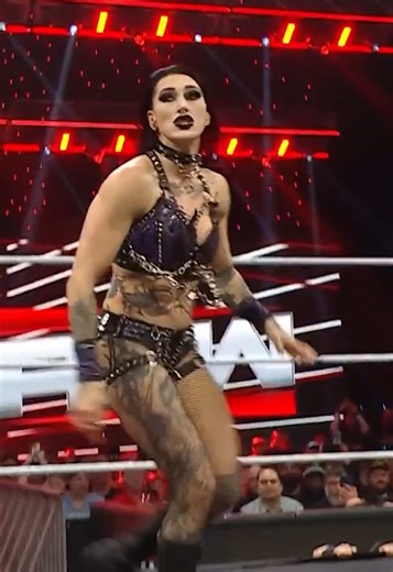 MAMI! Rhea Ripley y Liv Morgan en WWE 2023