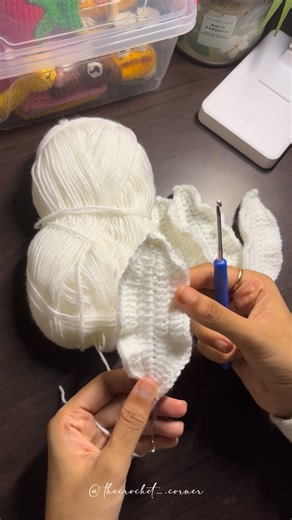 the crochet corner | Crochet a lily with me🤍 Dm to order🌸 {lily, crochet flower, crochet bouquet, crochet lily, gifts for her, bouquet, birthday, small... | Instagram