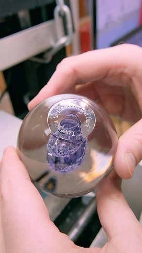 Memorial Paperweights by Ashes into Glass are beautifully designed with the ashes of your beloved friend or family member & can be finished with your choice of personal engraving. #ashesintoglass | Ashes into Glass