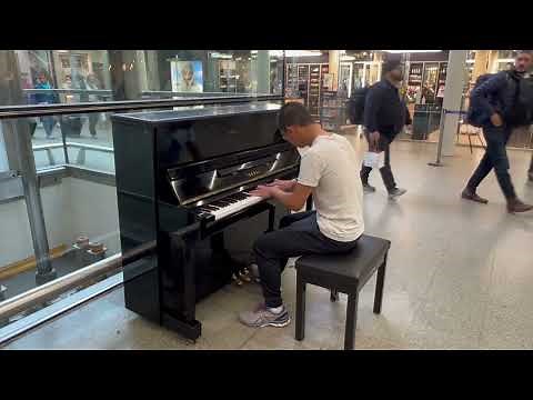 Playing the Piano in Public London St. Pancreas Train Station!