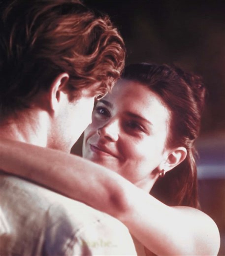 lowkey surprised that ruby forgave him so fast haha #maxtonhall #rubybell #jamesbeaufort #rubyandjames #edit