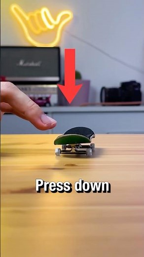 Kickflip for beginners in 1 minute 🔥 #fingerboard #fingerboarding #tutorial