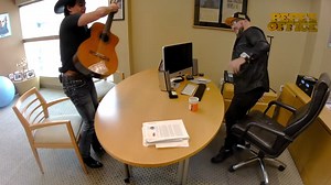 1.7M views · 126K reactions | Recordando cuando Julian Figueroa vino a la Pepe's Office y nos interpretó nada más y nada menos que "La Envidia" totalmente en directo D.E.P. #pepesoffice #pepegarza #JulianFigueroa | Pepe Garza | Facebook