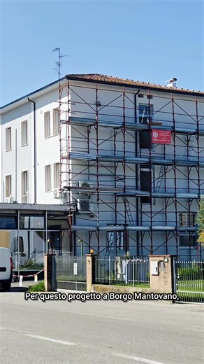 ✨ Dietro le Quinte di un Murale con Storia ✨ Avete mai pensato a quanta storia e natura possono nascondersi dietro una decorazione murale? 🎨 Per l'Hotel Touring abbiamo celebrato l'Airone Rosso, uno dei residenti più affascinanti delle vicine Paludi di Ostiglia. Un simbolo di migrazione, di viaggio, che si sposa alla perfezione con l'idea di un hotel! Che ne pensate di questo progetto a mano libera? Se vi piace idea mettete un cuore nei commenti! ♥️ *Un ringraziamento speciale ad un bravissimo 