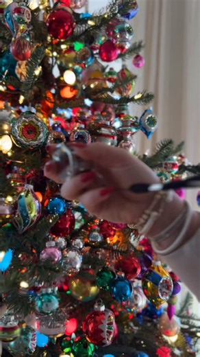 Mary Beth Wilhelm on Instagram: "How many ornaments were on our tree this year!??? 🤔 IF YOU WANT TO BE ENTERED lN THE 💰 GIFTlNG, YOU MUST FOLLOW BELOW!!!!!!!! • Like this post, comment your guess on this reel, AND immediately DM me the SAME number. • No more than two guesses per person. • Must guess the exact number to WlN. If more than one person guesses the correct number, the WlNNER will be the person whose DM timestamp shows the correct guess FIRST. Comment order does not det