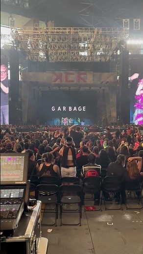 Thanks for the love as we opened for ‪@mychemicalromance‬! Hearing you sing to Butch was moving.