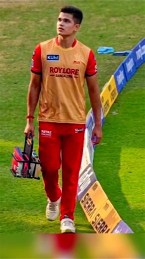 सचिन तेंदुलकर की बेटे Arjun🧴😁🥺 #Tendulkar #water #boy #kam #kar #raha #hai #cricketlover