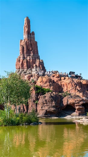 77K views · 565 reactions | L’été touche à sa fin… rien de mieux qu’une journée magique avant la rentrée ☀ Et toi, qu’est-ce que tu mets absolument dans ta valise pour venir à Disneyland Paris ? 麟 | Disneyland Paris | Facebook