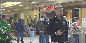 Local stores expect many last minute shoppers